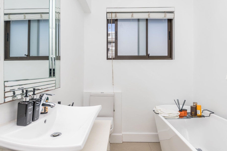 2 Bedroom Property for Sale in Sea Point Western Cape